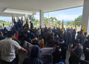 Tolak Tambang Pasir, Ratusan Aliansi Masyarakat Pesisir Geruduk Kantor DPRD Sulbar
