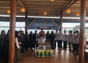 Sambut Ramadan, Kapolda Sulbar Undang Anak Yatim ke Dermaga Sandeq dan Bagikan Santunan