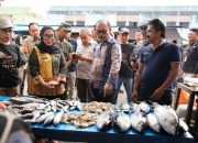 Gubernur Sulbar Tinjau Pasar, Pastikan Stok Pangan Aman Jelang Lebaran