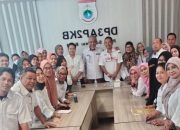 Lanjutkan Gerakan Sapaan dan Obrolan Pagi Pasca Cuti Lebaran, Plh. Sekprov Herdin Pacu Kinerja OPD DP3AP2KB Sulbar