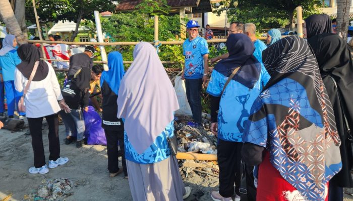 Disdikbud Sulbar Lakukan Gerakan Bersih Sampah di Majene, Libatkan Pelajar SMA dan SMK      Faisal Ahad, 02 Februari 2025 – 19:30 WIB