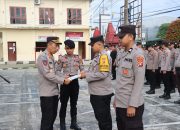 Berdedikasi Tinggi Dalam Tugas Sebagai Polisi, Kapolresta Mamuju Beri Penghargaan kepada Bhabinkamtibmas Desa Salletto Brigpol Rahmat