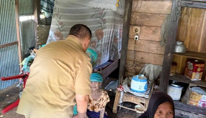 Wagub Sulbar Kunjungi Warga Kurang Mampu Memastikan Data Kemiskinan Sesuai Fakta Lapangan