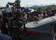 Petugas PosPam Operasi Lilin Anjungan Pantai Manakarra Bergerak Cepat Tangani Laporan Orang Tenggelam