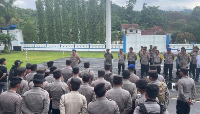 Kapolresta Mamuju Pimpin Apel Gabungan Pengamanan Hari Kedua Aksi PPPK Paruh Waktu, Kedepankan Pengamanan Secara Humanis