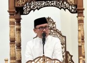Di Saf Depan Masjid Suada, Gubernur Suhardi Duka Ajak Jemaah Lawan Hawa Nafsu dan Hidup Sederhana dan Salim Membantu
