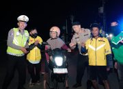 Ditlantas Polda Sulbar Gelar Aksi Sahur On The Road, Bareng Driver Ojol Berbagi Kehangatan di Kota Mamuju