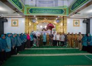 Ketua TP PKK Sulbar Berbagi Sembako untuk Lansia di Mamuju Jelang Idul Fitri