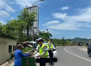 Jumat Berkah, Ditlantas Polda Sulbar Bagikan Makanan Gratis Sasar Ojol, Tukang Becak, dan Tukang Parkir