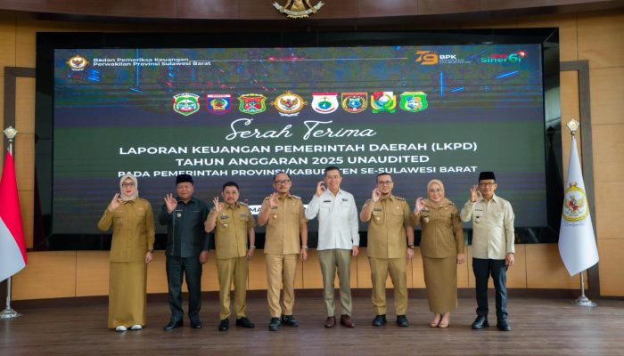 Serahkan LKPD 2025, Gubernur Sulbar Ingatkan Risiko Jika APBD Tak Sesuai Aturan