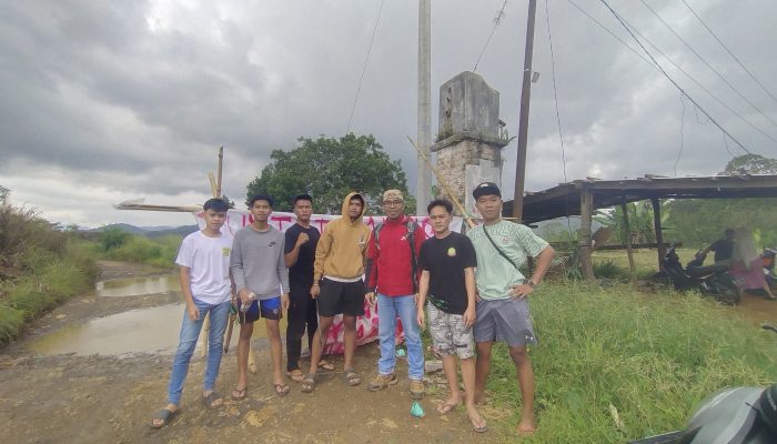 Kecewa Dengan DLHK Mamuju, Aliansi Pemuda Mahasiswa Botteng Blokade TPA Adi-Adi