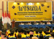 Pesan Gubernur Suhardi Duka untuk Wisudawan UT Majene: Jaga Integritas, Jadilah Penjaga Kepercayaan
