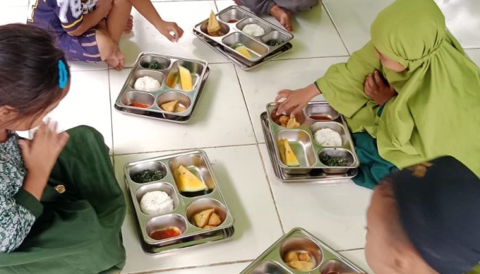 SPPG Karossa Pastikan Distribusi Makanan Bergizi Gratis Tepat Sasaran di Mamuju Tengah
