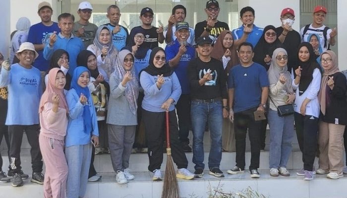 Wujudkan ‘Mamuju Keren’, Sekwan DPRD Mamuju dan Jajaran Pemkab Kompak Gotong Royong di Balai Kota