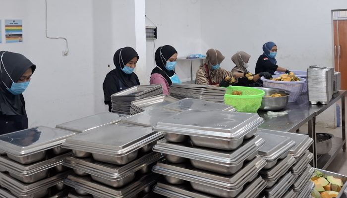 Makan Bergizi Gratis Kembali Disalurkan Usai Libur Sekolah, SPPG Mamuju Binanga Satu Layani Ribuan Penerima Manfaat