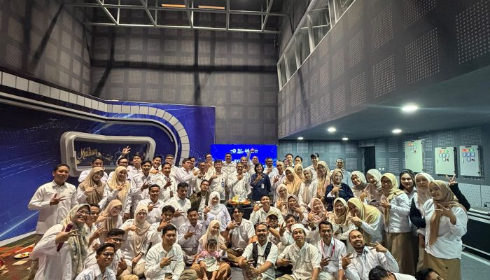 Potong Tumpeng Warnai HUT Ke-15 TVRI Sulbar