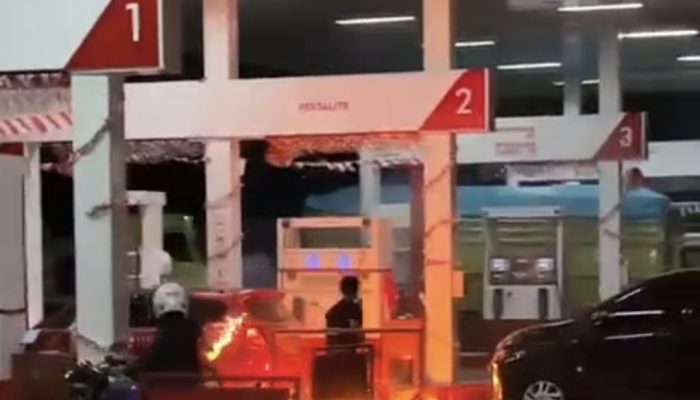 BREAKING NEWS: Mobil Datsun Go Meledak dan Terbakar di Jalan Trans Sulawesi, Usai Isi BBM di SPBU Simbuang